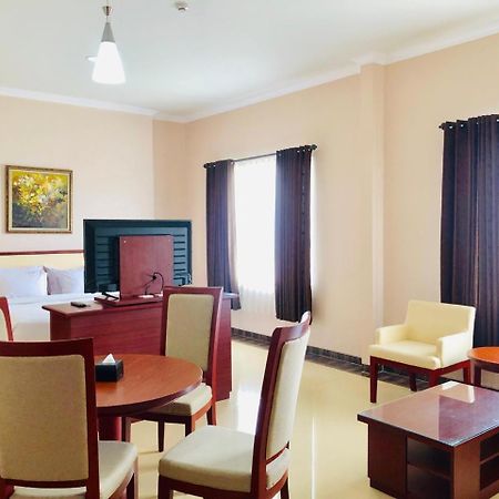 Hotel Tosan Solo Baru Grogol Exteriör bild