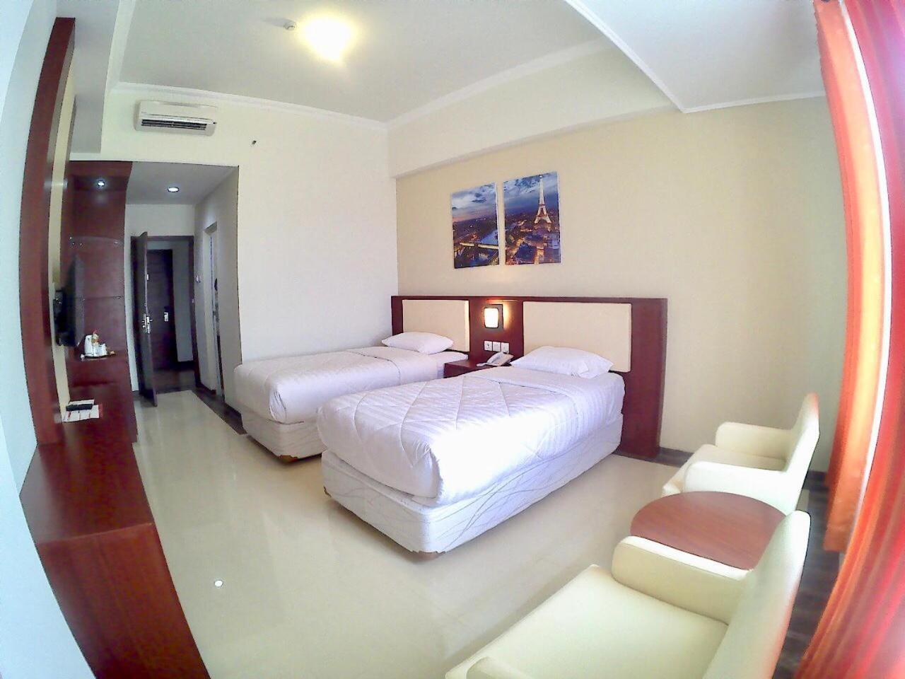 Hotel Tosan Solo Baru Grogol Exteriör bild